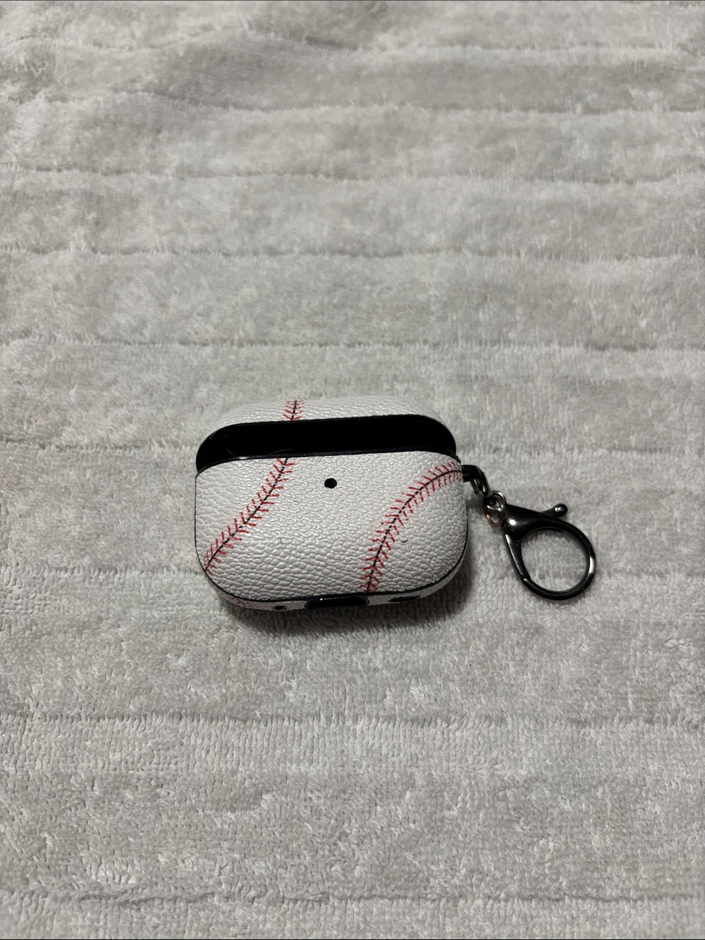 White Baseball-Stitch AirPods Pro 2 case